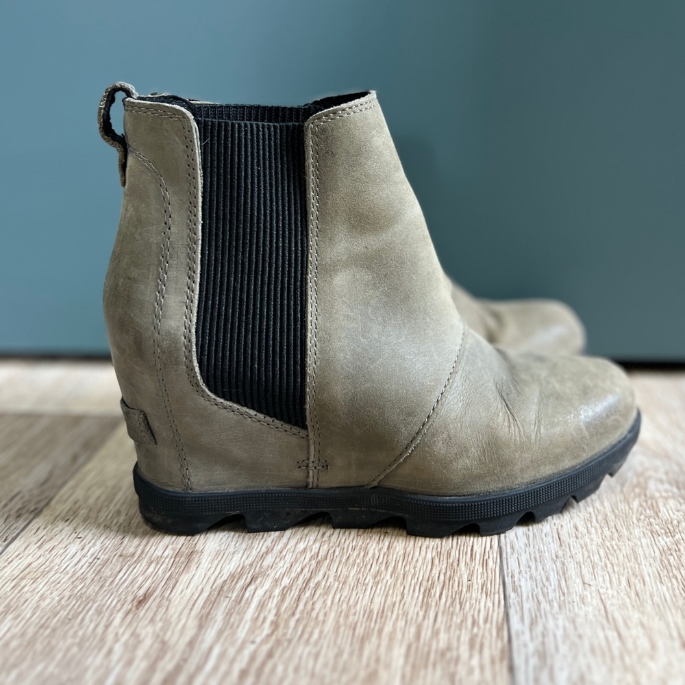 Sorel Joan of Arctic’s wedge boots size 6